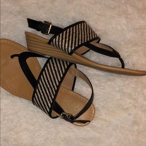 Joslyn Smith Shoes - 🔆2/$15 Shoes - Black & Tan Small Wedge Sandals Joslyn Smith Shoes - 🔆2/$15 Shoes - Black & Tan Small Wedge Sandals